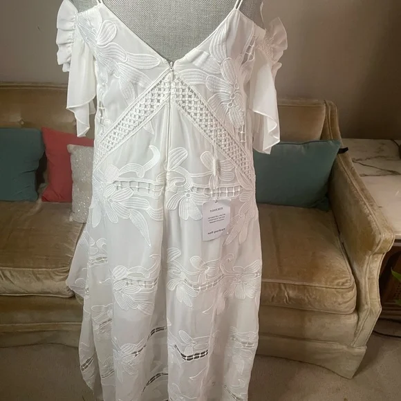 NWT Self-Portrait White Embroidered Dress. Sz 6 - Picture 6 of 11